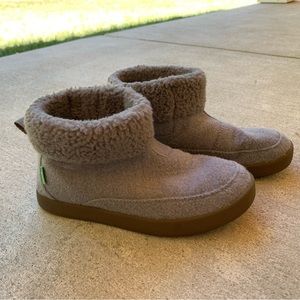 Sanuk Size 5 Women’s Bay-Sick Gray Bootie
